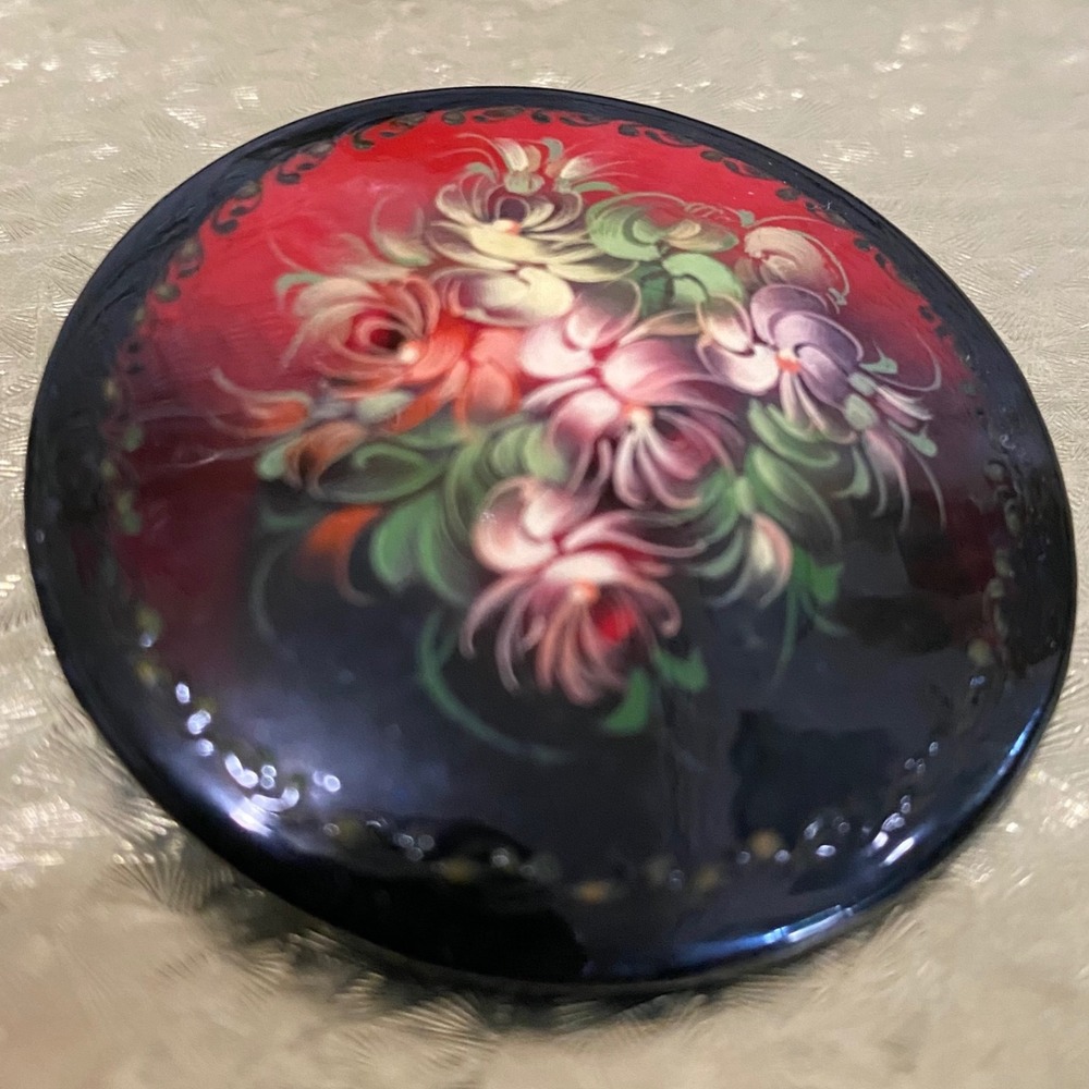 Vintage Russian Lacquer Brooch Pin Signed Floral Hand Painted Round Folk Art - Picture 2 of 6